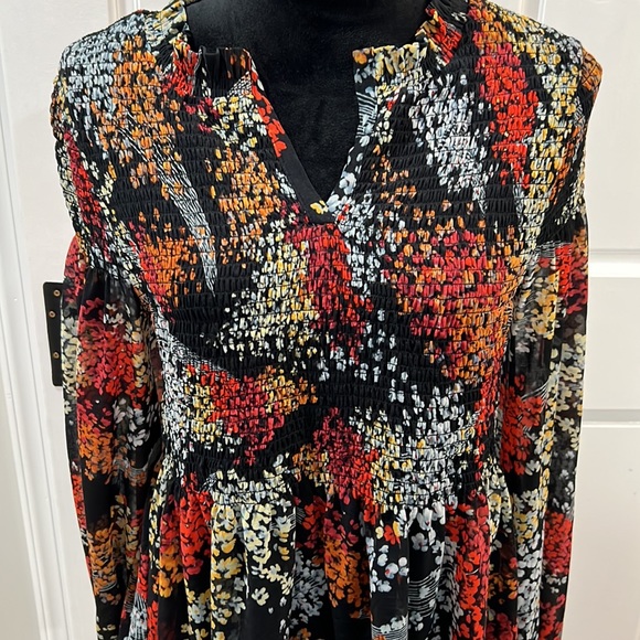 Anthropology Akemi + Kin size SM lined floral top w/ smocking stretch fit - Picture 2 of 7